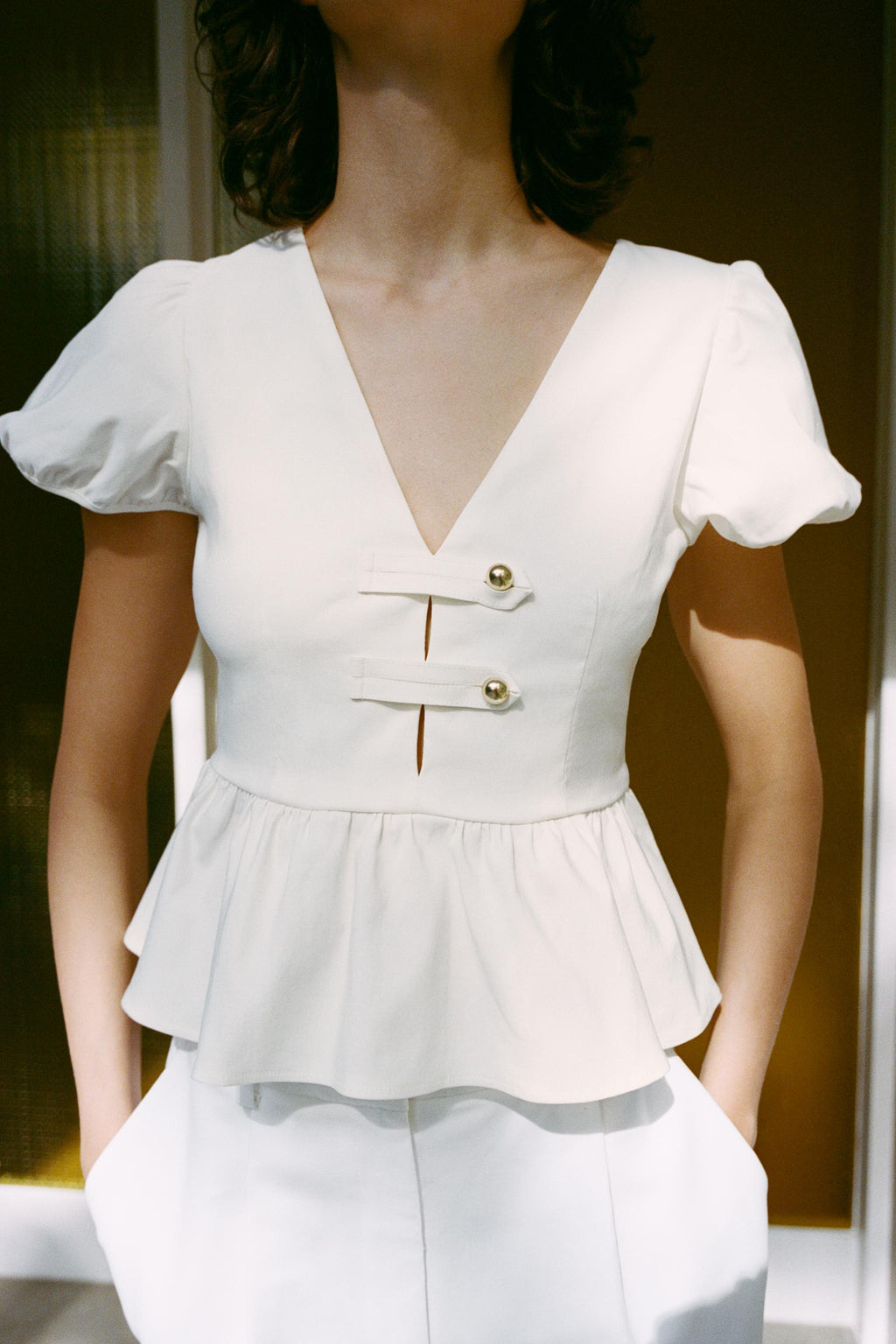 Top peplum com botões dourados