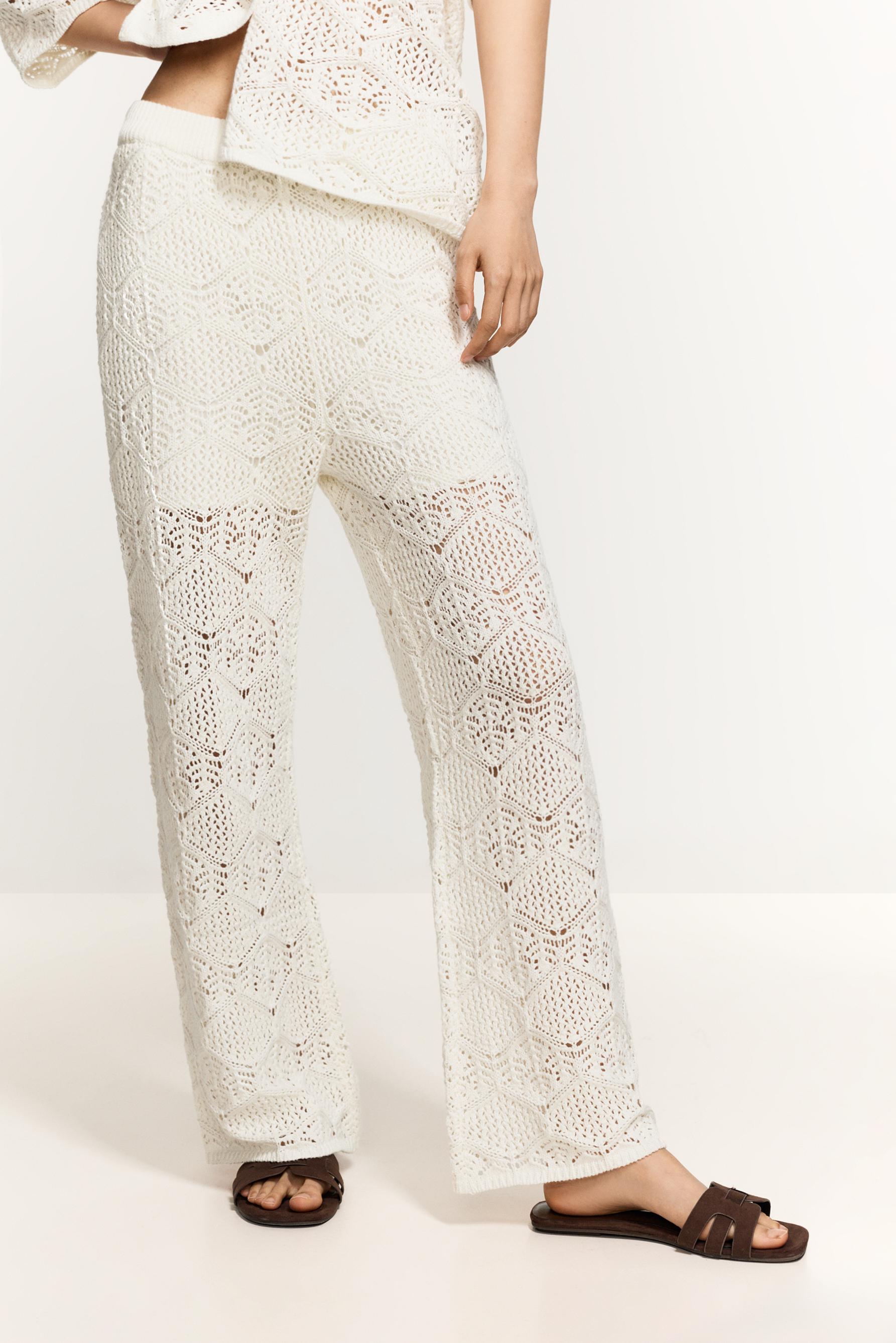 Calça flare de tricô vazado branca