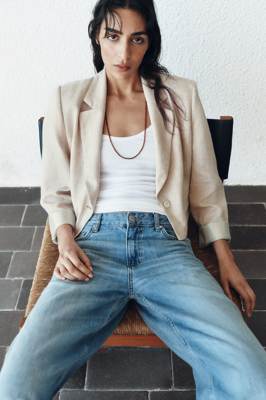 Blazer cropped de linho com ombreiras