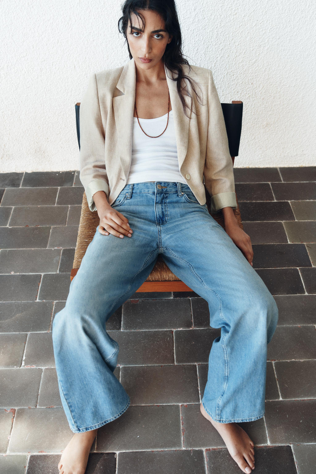 Blazer cropped de linho com ombreiras